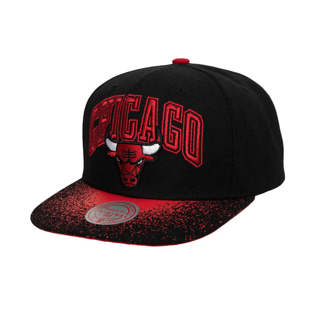 GORRA MITCHELL AND NESS  NBA RE-TAKE SNAPBACK BULLS  6HSSSH21340-CBUBLCK - SUNTIMESTORE.COM