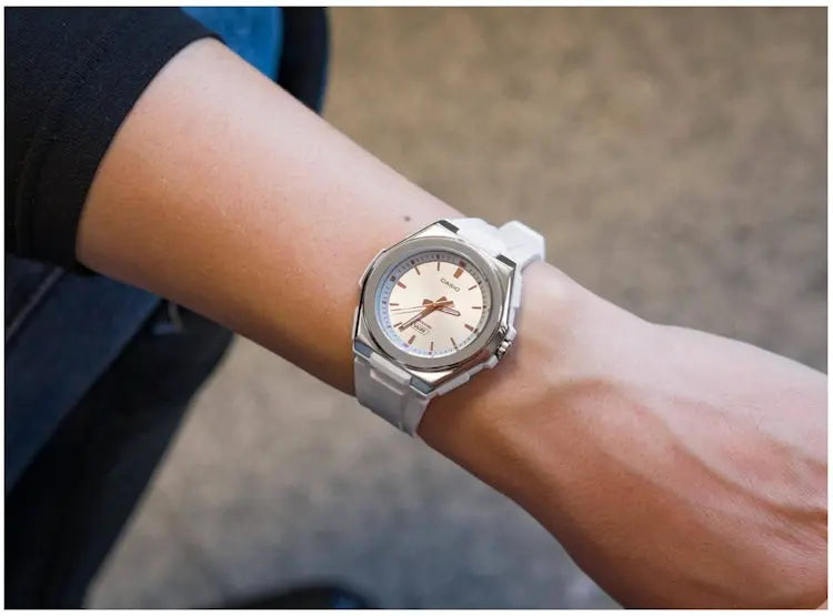 RELOJ ACUATICO MUJER LWA-300H-7E CASIO CASIO