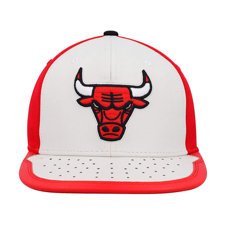 GORRA MITCHELL & NESS NBA-CHICACO BULLS  6HSSMM19224-CBUWHRD	BLANCO URBANO 1030606 MITCHELL AND NESS