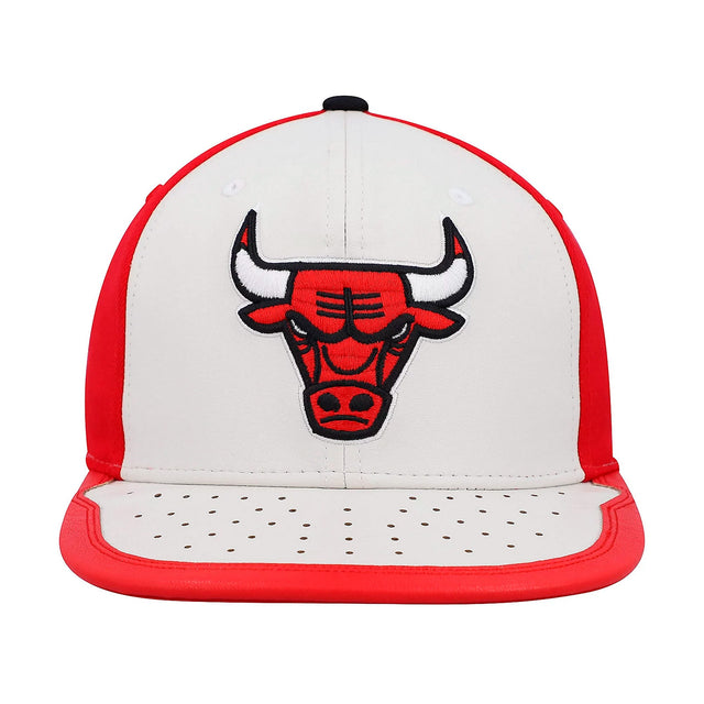 GORRA MITCHELL & NESS NBA-CHICACO BULLS  6HSSMM19224-CBUWHRD	BLANCO URBANO 1030606 MITCHELL AND NESS