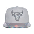 GORRA MITCHELL & NESS NBA-CHICACO BULLS  HS8033-CBUGREY URBANO PLOMO 1030612 MITCHELL AND NESS