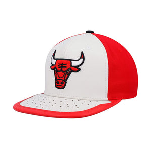 GORRA MITCHELL & NESS NBA-CHICACO BULLS  6HSSMM19224-CBUWHRD	BLANCO URBANO 1030606 MITCHELL AND NESS
