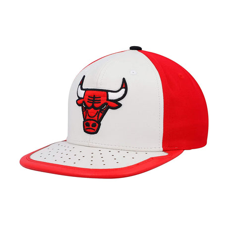 GORRA MITCHELL & NESS NBA-CHICACO BULLS  6HSSMM19224-CBUWHRD	BLANCO URBANO 1030606 MITCHELL AND NESS
