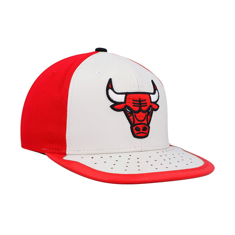 GORRA MITCHELL & NESS NBA-CHICACO BULLS  6HSSMM19224-CBUWHRD	BLANCO URBANO 1030606 MITCHELL AND NESS