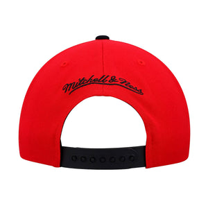 GORRA MITCHELL & NESS NBA-CHICACO BULLS  6HSSMM19224-CBUWHRD	BLANCO URBANO 1030606 MITCHELL AND NESS
