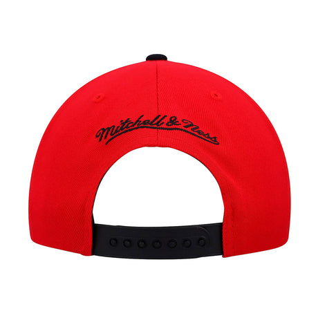 GORRA MITCHELL & NESS NBA-CHICACO BULLS  6HSSMM19224-CBUWHRD	BLANCO URBANO 1030606 MITCHELL AND NESS
