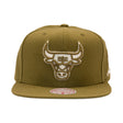 GORRA MITCHELL & NESS NBA-CHICAGO BULLS HS12949-CBUOLIV MITCHELL AND NESS
