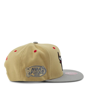 GORRA MITCHELL AND NESS  NBA-CHICAGO BULLS  6HSSMM21093-CBUTAN1 MITCHELL AND NESS