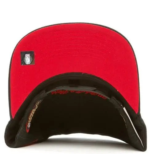 GORRA MITCHELL AND NESS  NBA-CHICAGO BULLS  6HSSMM20187-CBUBLCK MITCHELL AND NESS