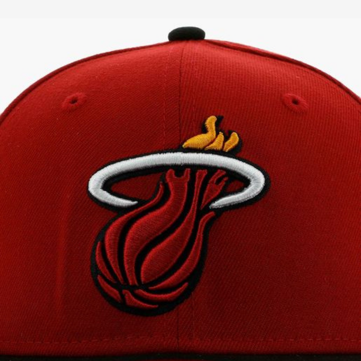 GORRA MITCHELL AND NESS  NBA-MIAMI HEAT  6HSSSH21398-MHERDBK - 1020206