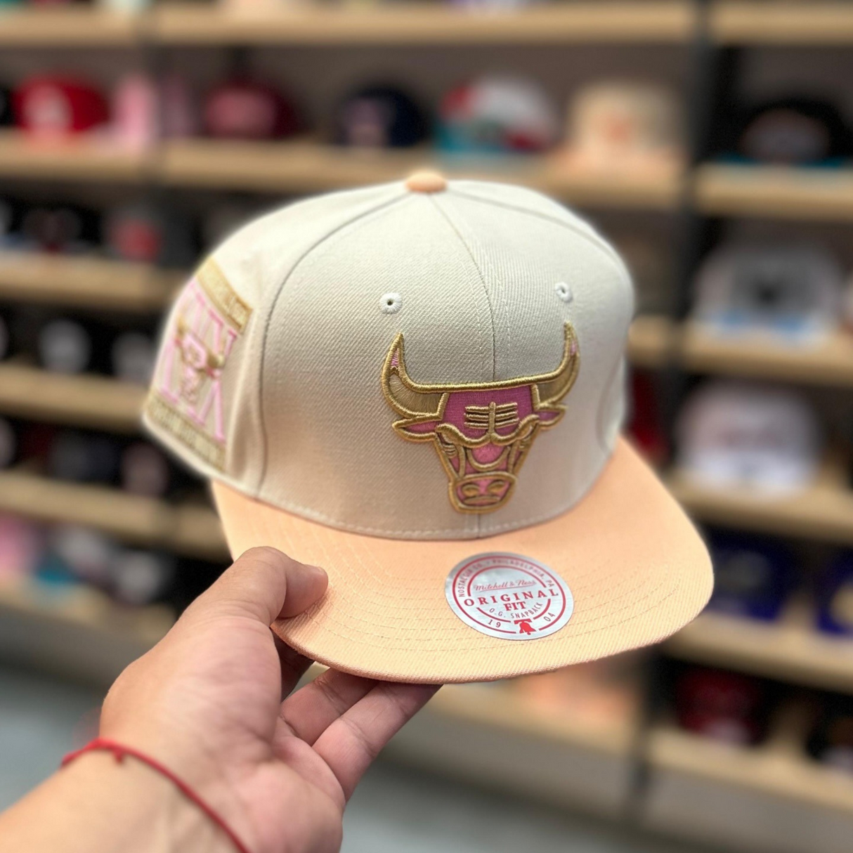GORRA MITCHELL & NESS  NBA LOVERS LANE SNAPBACK BULLS  HHSS5737-CBUYYPPPOF BEIGE URBANO 1026546