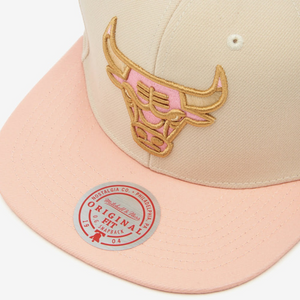 GORRA MITCHELL & NESS  NBA LOVERS LANE SNAPBACK BULLS  HHSS5737-CBUYYPPPOF BEIGE URBANO 1026546