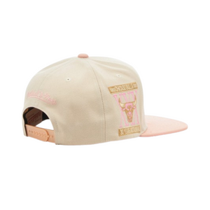 GORRA MITCHELL & NESS  NBA LOVERS LANE SNAPBACK BULLS  HHSS5737-CBUYYPPPOF BEIGE URBANO 1026546