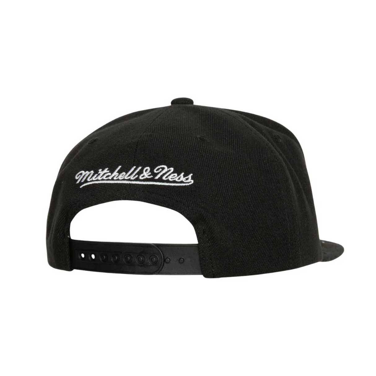 GORRA MITCHELL & NESS  NBA MUNCH TIME SNAPBACK BULLS  HHSS5725-CBUYYPPPBL NEGRO URBANO 1026545
