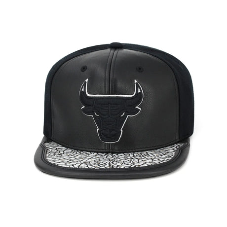 GORRA MITCHELL AND NESS  NBA DAY ONE SNAPBACK BULLS  6HSSMM19225-CBUBKGY MITCHELL AND NESS
