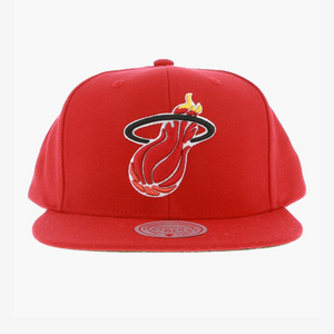 GORRA MITCHELL AND NESS  NBA-MIAMI HEAT  HHSS3258-MHEYYPPPRED