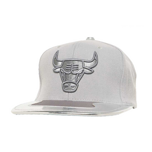 GORRA MITCHELL & NESS NBA-CHICACO BULLS  HS8033-CBUGREY URBANO PLOMO 1030612