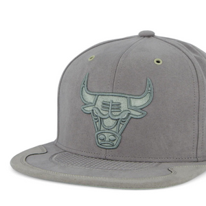 GORRA MITCHELL & NESS NBA-CHICACO BULLS  HHSS5822-CBUYYPPPGRE PLOMO URBANO 1030610