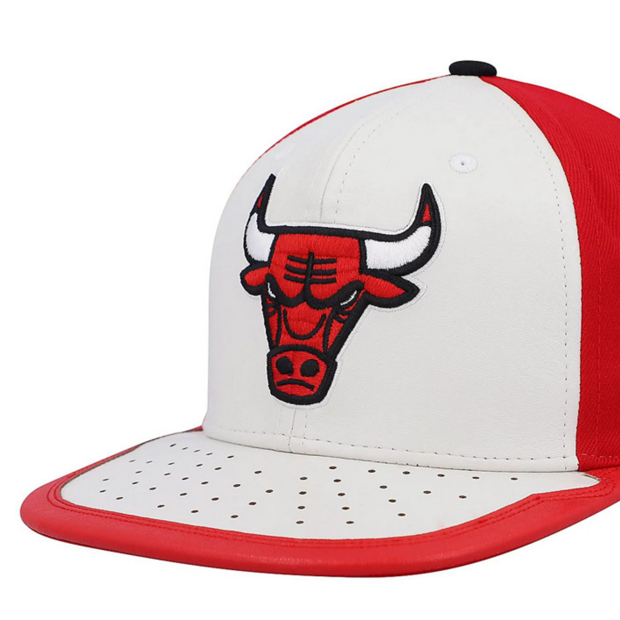 GORRA MITCHELL & NESS NBA-CHICACO BULLS  6HSSMM19224-CBUWHRD	BLANCO URBANO 1030606