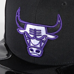 GORRA MITCHELL & NESS NBA-CHICACO BULLS  HS8033-CBUWHIT NEGRO URBANO