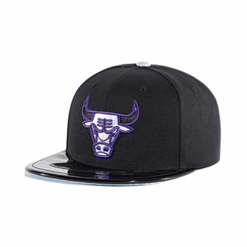GORRA MITCHELL & NESS NBA-CHICACO BULLS  HS8033-CBUWHIT NEGRO URBANO