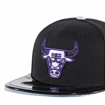 GORRA MITCHELL & NESS NBA-CHICACO BULLS  HS8033-CBUWHIT NEGRO URBANO