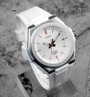 RELOJ ACUATICO MUJER LWA-300H-7E CASIO
